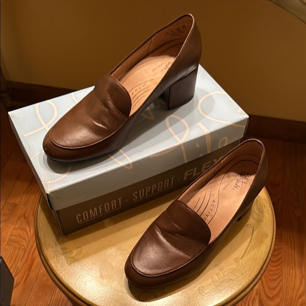 Life Stride “Trixie” Dark Tan Flats with Classic Penny Loafer Design